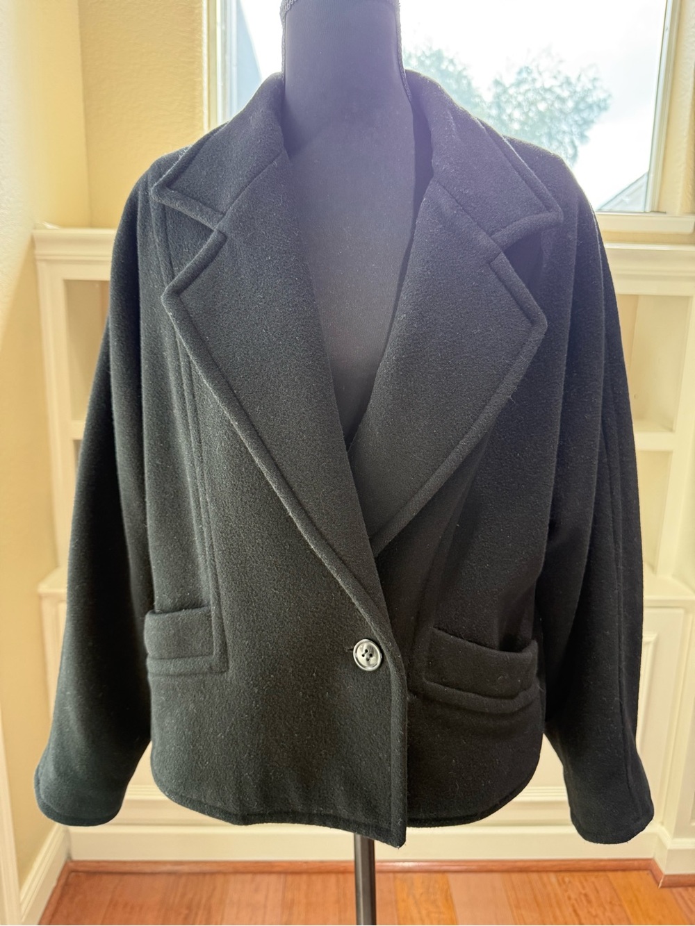 Chaus Classic Black Cropped 6 Jacket Medium Wool-Blend Lined Boxy Women Vintage